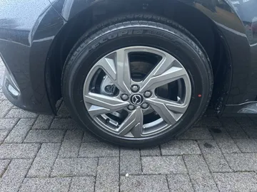 Car image 24