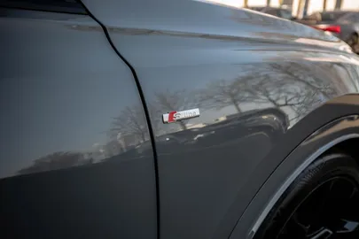 Car image 37