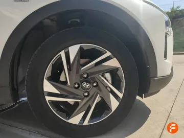 Car image 25