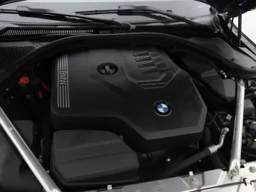 Car image 32
