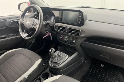 Car image 23