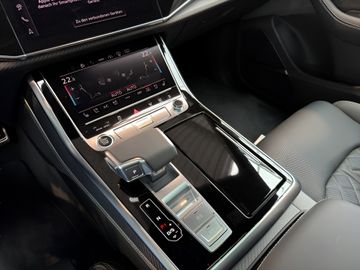 Car image 28