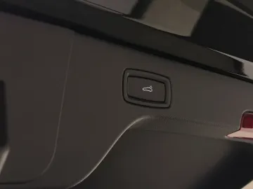 Car image 35