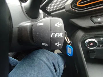 Car image 26