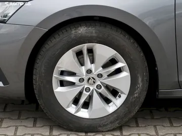 Car image 32