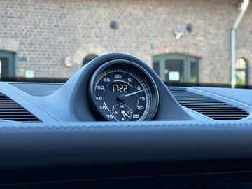 Car image 28