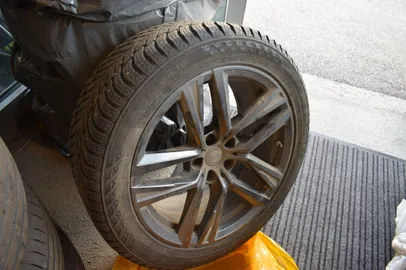 Car image 21