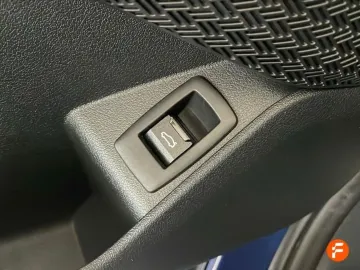 Car image 32