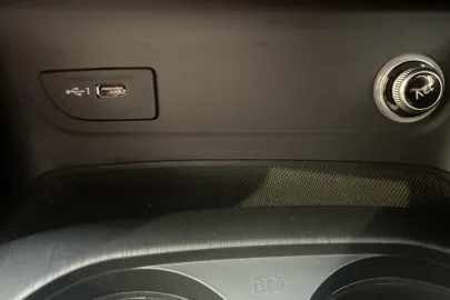 Car image 38