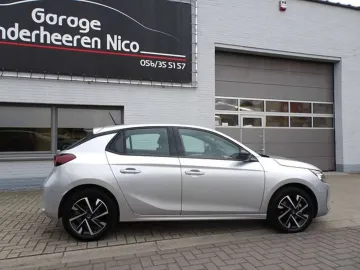 Car image 5