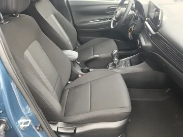 Car image 14