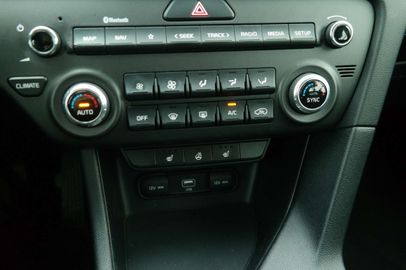 Car image 33