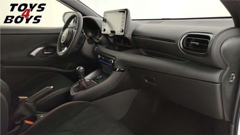 Car image 15