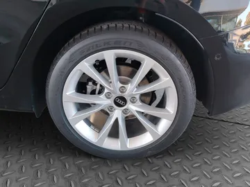 Car image 25