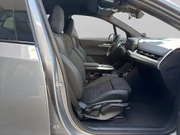 Car image 28