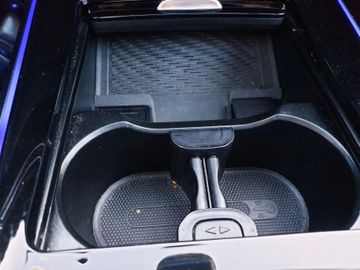 Car image 38