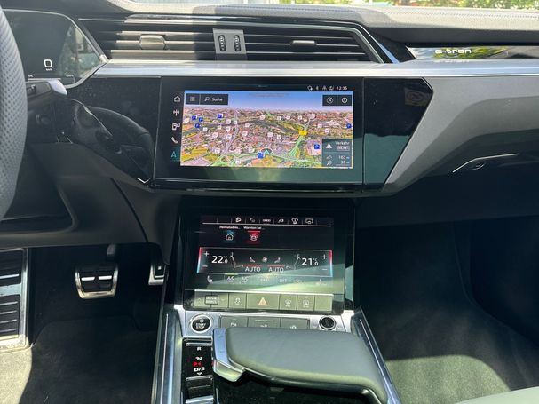 Audi Q8 55 quattro e-tron S-line 300 kW image number 8