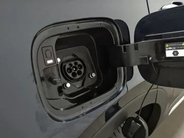 Car image 34