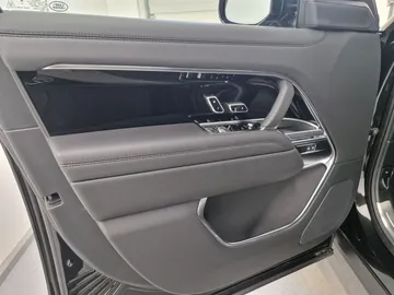 Car image 32