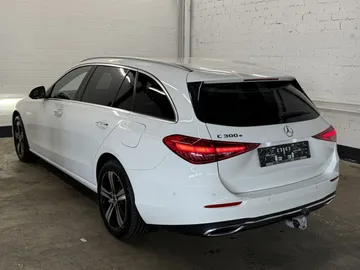Car image 30