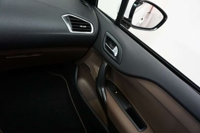 Car image 37