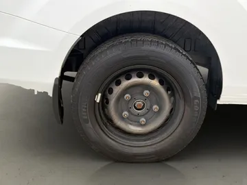 Car image 31