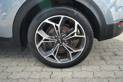 Car image 30
