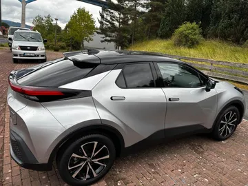 Car image 4