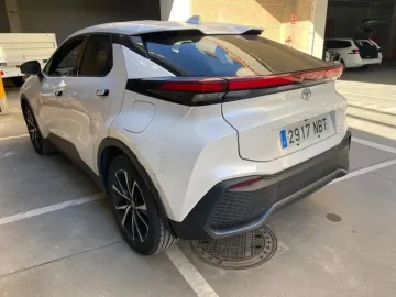 Car image 5
