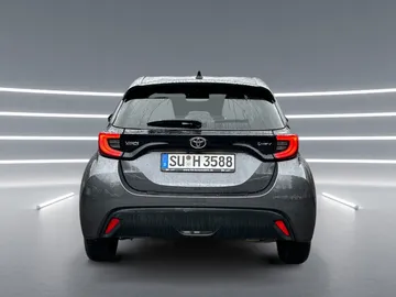 Car image 5