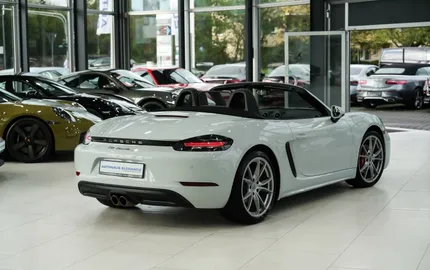 Car image 5