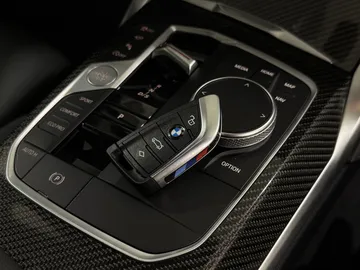 Car image 32