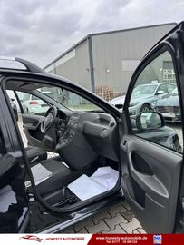 Car image 28