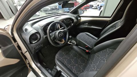 Car image 7