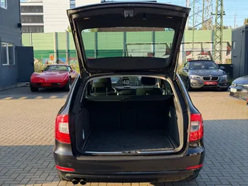 Car image 36