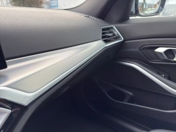 Car image 32