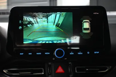 Car image 18