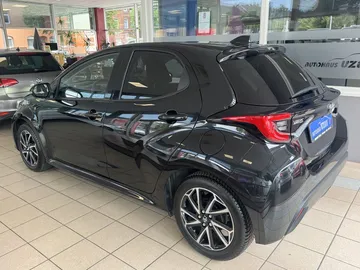 Car image 3