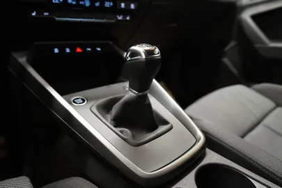 Car image 36