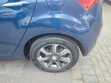 Car image 18