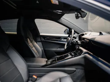 Car image 29