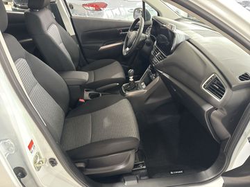 Car image 13