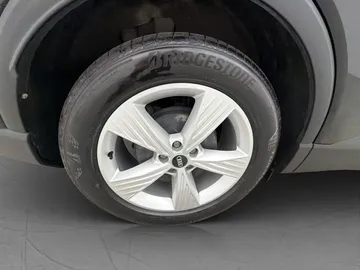 Car image 34