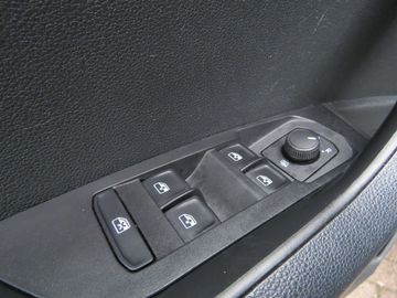 Car image 32