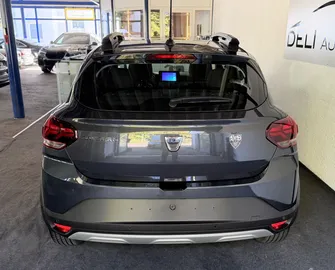 Car image 5