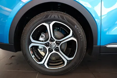 Car image 16