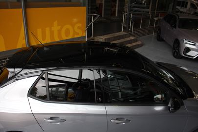 Car image 27