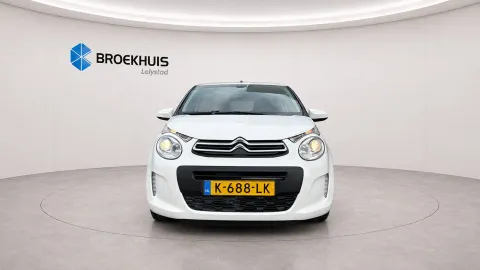Car image 4