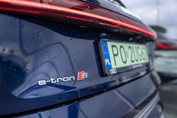 Audi e-tron 370 kW image number 11