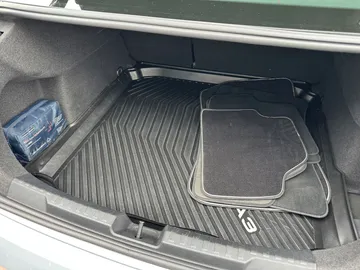Car image 27